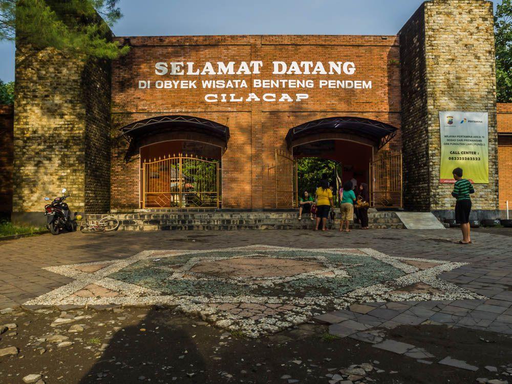 Benteng Karang Bolong: Jantung Belanja Lokal Cilacap yang Tak Pernah Padam